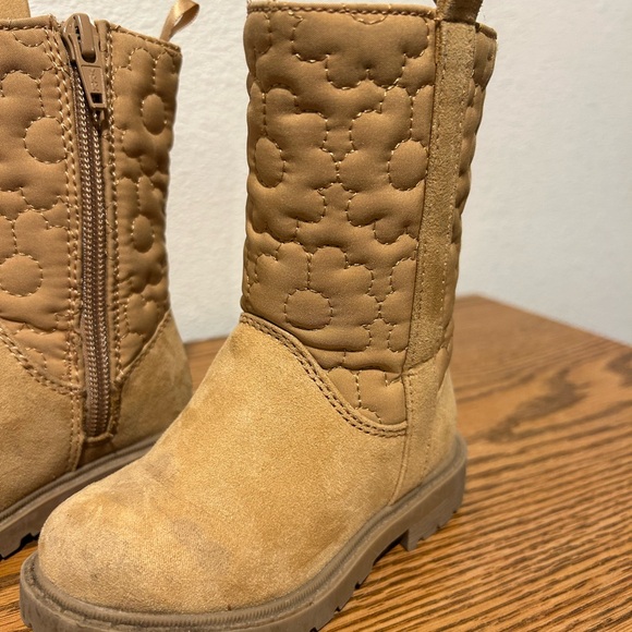 Old Navy Baby Girls Tall Size 6 Boot - Picture 2 of 8